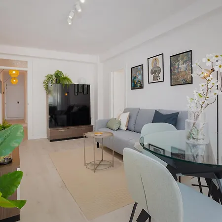 C03 Bright 3 Bdr With Terrace Center Malaga
