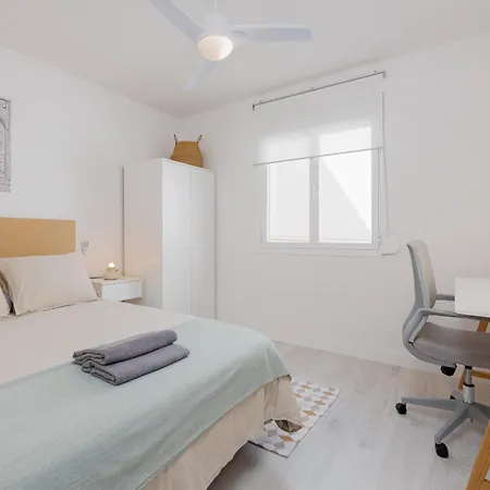 C03 Bright 3 Bdr With Terrace Center
