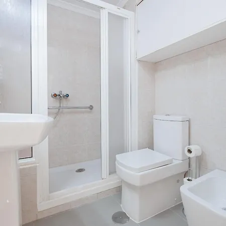 C03 Bright 3 Bdr With Terrace Center