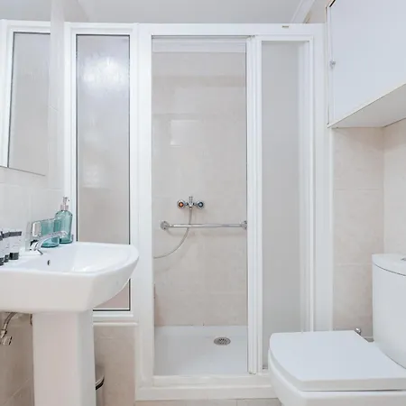 C03 Bright 3 Bdr With Terrace Center